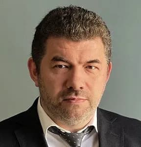 Олег Казанов